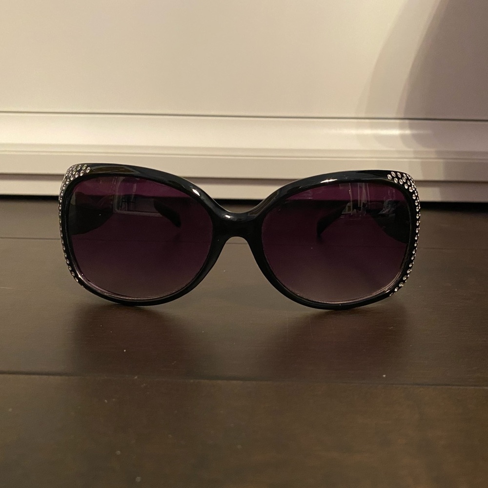 Black gem sunglasses